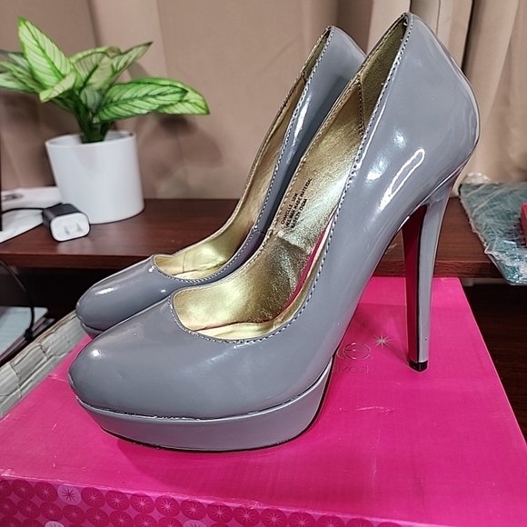 Shoe Dazzle Pink Bottom Stilleto Heels. Size 10M - Picture 2 of 6